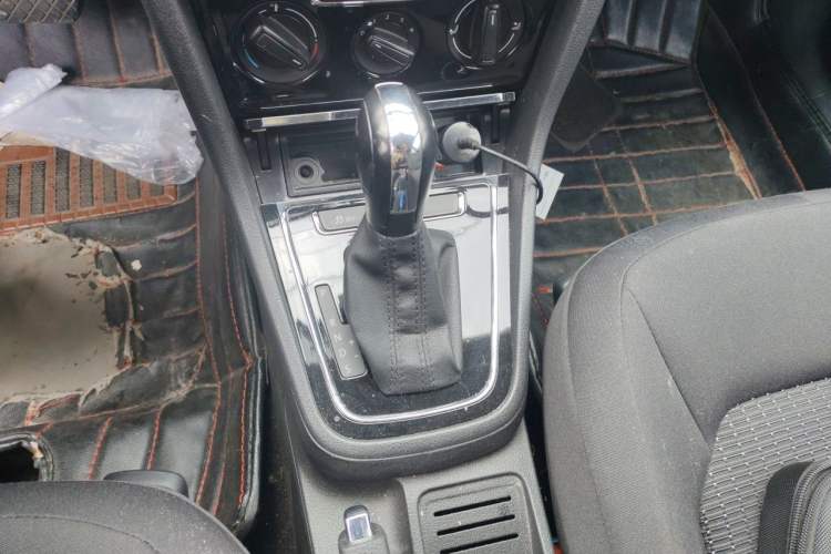 Used Volkswagen Bora 2014 1.6L Automatic Fashion Model Gear Lever