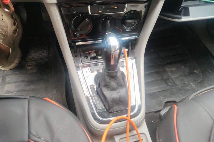Used Volkswagen Bora 2014 1.6L Automatic Fashion Model Gear Lever