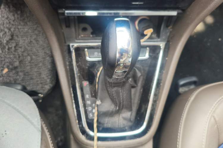 Used Volkswagen Bora 2014 1.6L Automatic Comfort Model Gear Lever
