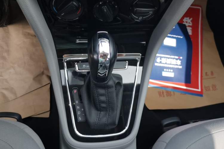 Used Volkswagen Bora 2014 1.6L Automatic Fashion Model Gear Lever