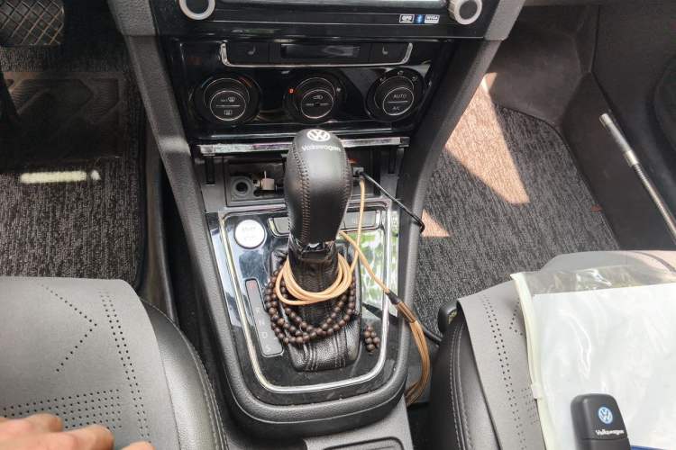 Used Volkswagen Bora 2014 1.6L Automatic Luxury Model Gear Lever
