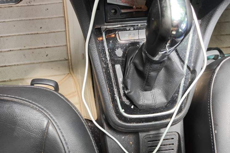 Used Volkswagen Bora 2014 1.6L Automatic Comfort Model Gear Lever