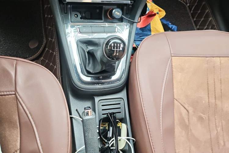 Used Volkswagen Bora 2014 1.6L Manual Fashion Edition Gear Lever