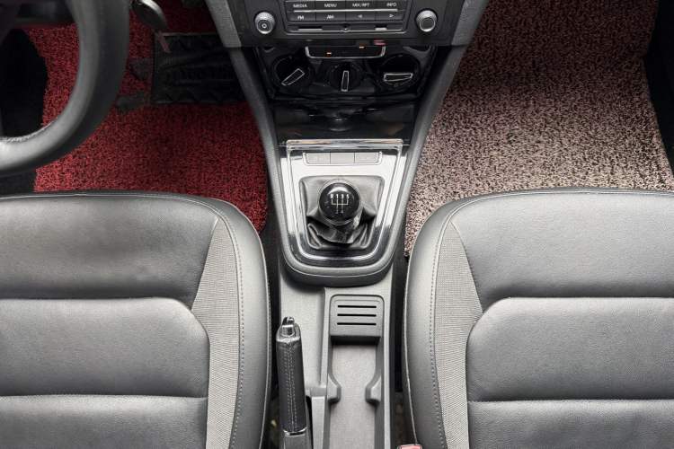 Used Volkswagen Bora 2014 1.6L Manual Comfort Model Gear Lever