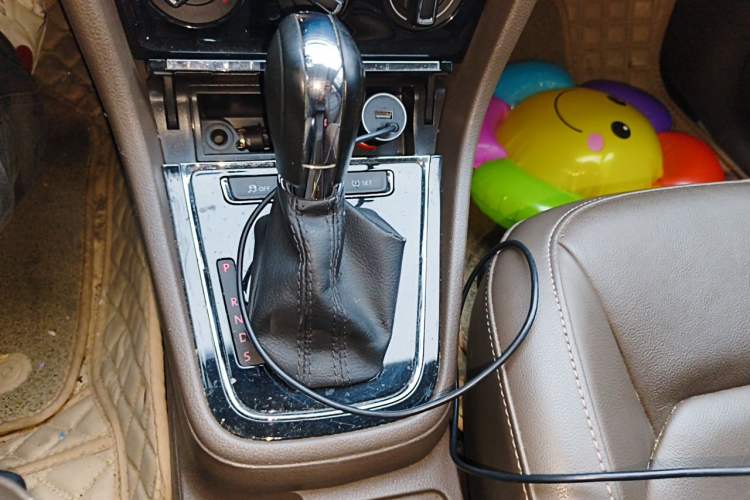 Used Volkswagen Bora 2014 1.6L Automatic Comfort Model Gear Lever
