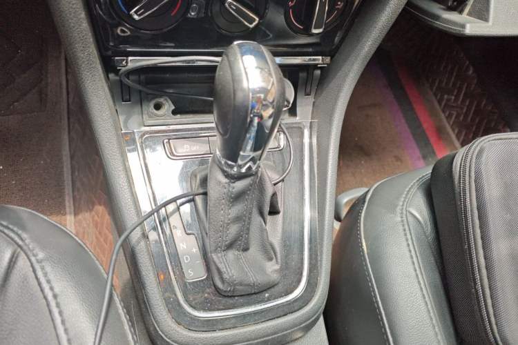 Used Volkswagen Bora 2014 1.6L Automatic Comfort Model Gear Lever