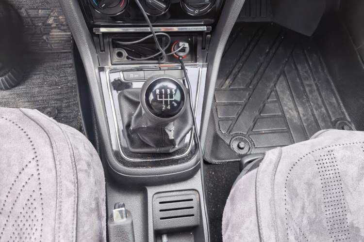Used Volkswagen Bora 2014 1.6L Manual Fashion Edition Gear Lever