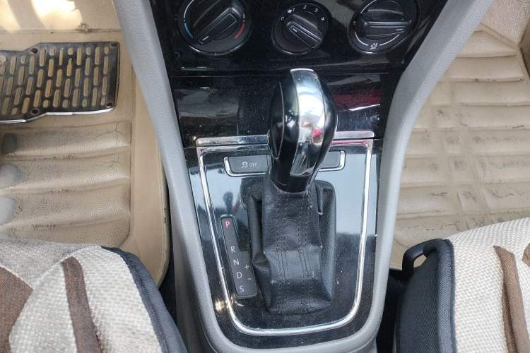 Used Volkswagen Bora 2014 1.6L Automatic Fashion Model Gear Lever