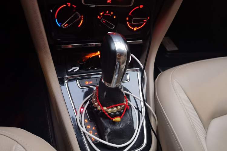 Used Volkswagen Bora 2014 1.6L Automatic Comfort Model Gear Lever