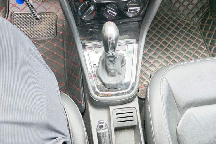 Used Volkswagen Bora 2014 1.6L Automatic Comfort Model Gear Lever