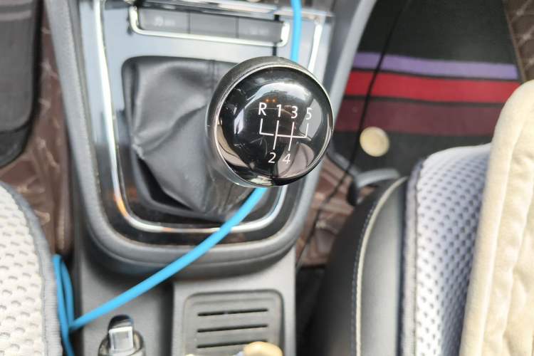 Used Volkswagen Bora 2014 1.6L Manual Comfort Model Gear Lever