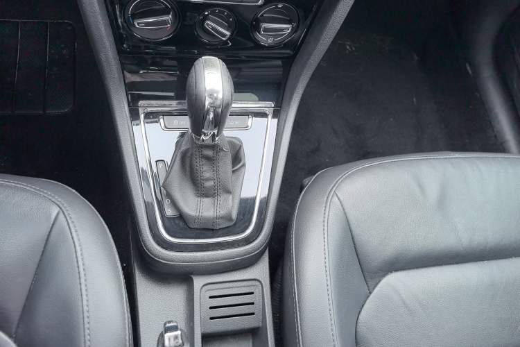 Used Volkswagen Bora 2014 1.6L Automatic Comfort Model Gear Lever