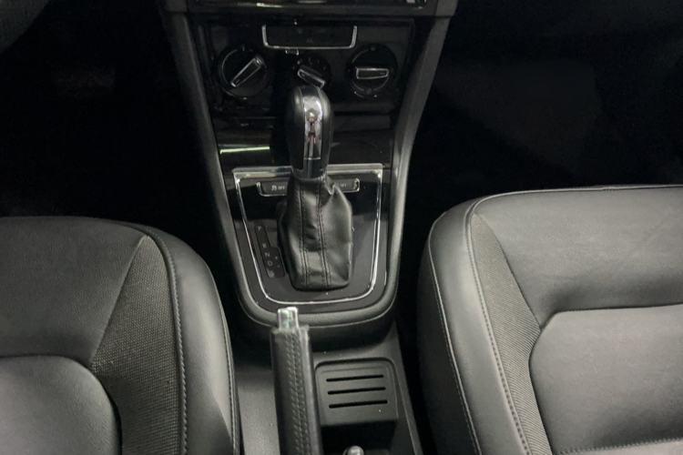 Used Volkswagen Bora 2014 1.6L Automatic Comfort Model Gear Lever