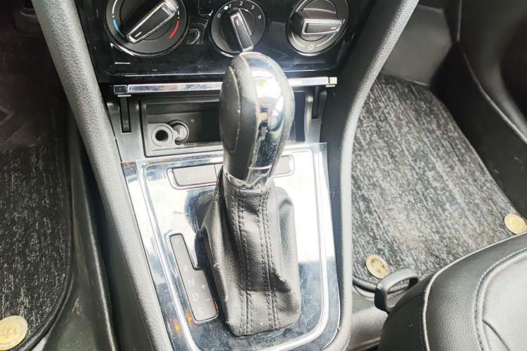 Used Volkswagen Bora 2014 1.6L Automatic Comfort Model Gear Lever