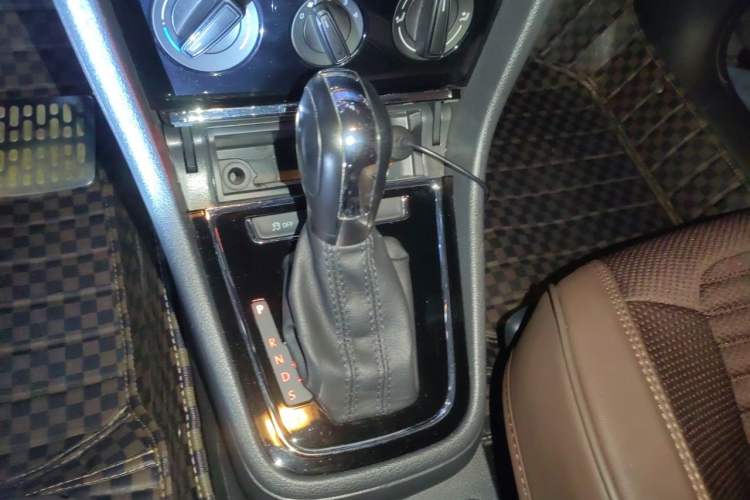 Used Volkswagen Bora 2014 1.6L Automatic Fashion Model Gear Lever