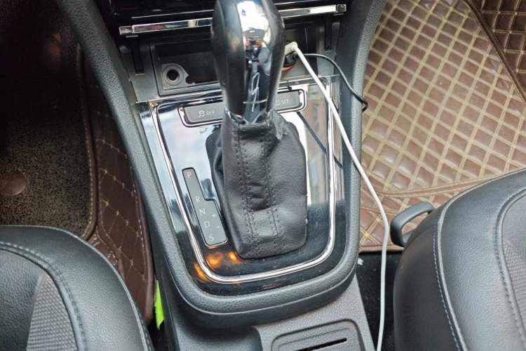 Used Volkswagen Bora 2014 1.6L Automatic Comfort Model Gear Lever