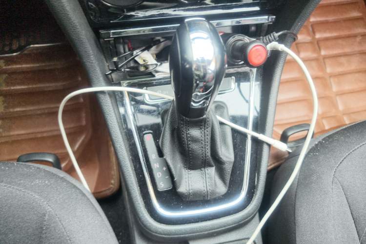 Used Volkswagen Bora 2014 1.6L Automatic Fashion Model Gear Lever