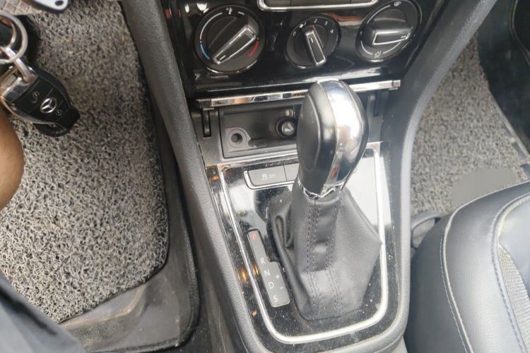 Used Volkswagen Bora 2014 1.6L Automatic Comfort Model Gear Lever