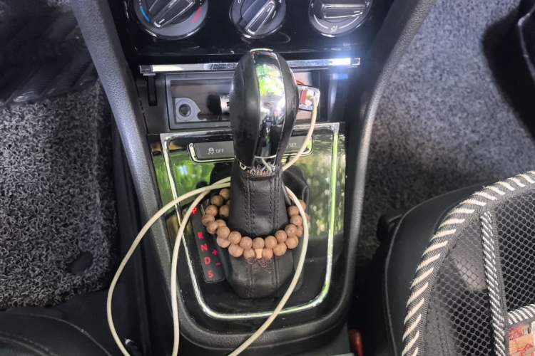 Used Volkswagen Bora 2014 1.6L Automatic Comfort Model Gear Lever