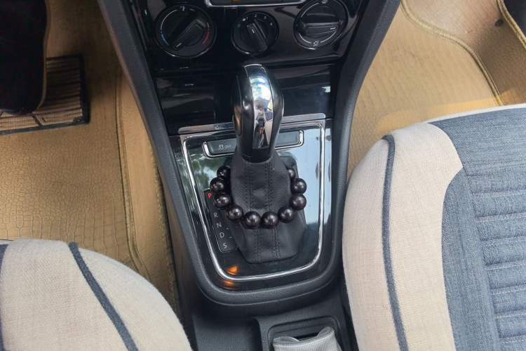 Used Volkswagen Bora 2014 1.6L Automatic Fashion Model Gear Lever