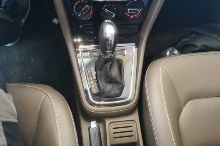 Used Volkswagen Bora 2014 1.4TSI Automatic Comfort Model Gear Lever