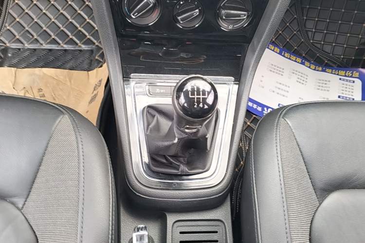 Used Volkswagen Bora 2014 1.6L Manual Comfort Model Gear Lever