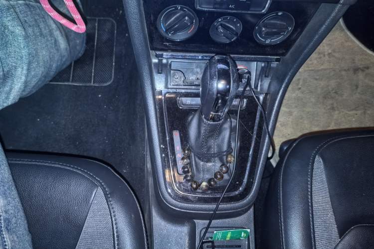 Used Volkswagen Bora 2014 1.6L Automatic Comfort Model Gear Lever