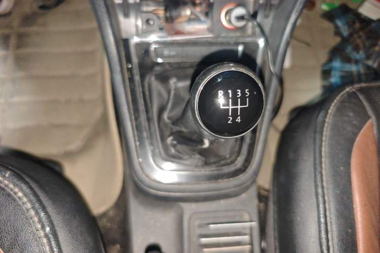Used Volkswagen Bora 2014 1.6L Manual Fashion Edition Gear Lever