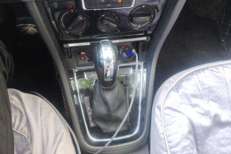 Used Volkswagen Bora 2014 1.6L Automatic Fashion Model Gear Lever