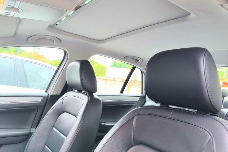 Used Volkswagen Bora 2014 1.6L Automatic Comfort Model Headliner