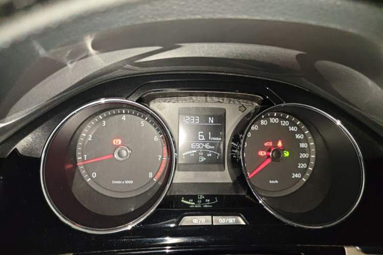Used Volkswagen Bora 2014 1.6L Automatic Comfort Model Instrument Cluster