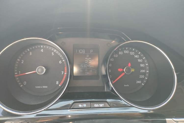 Used Volkswagen Bora 2014 1.6L Automatic Comfort Model Instrument Cluster