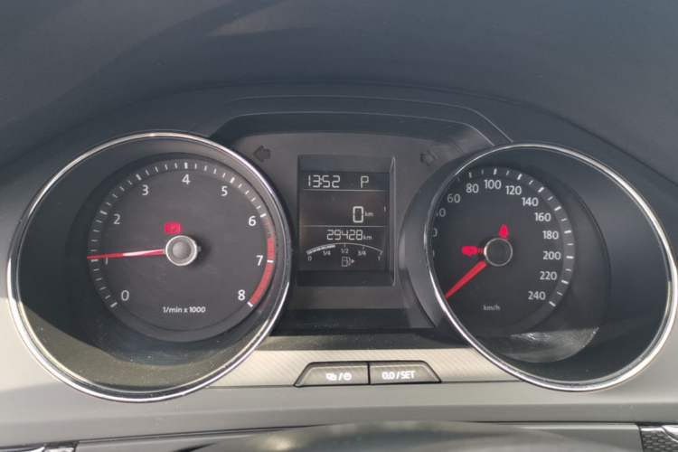 Used Volkswagen Bora 2014 1.6L Automatic Fashion Model Instrument Cluster