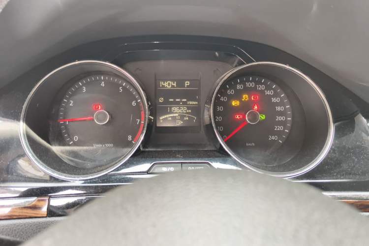 Used Volkswagen Bora 2014 1.6L Automatic Luxury Model Instrument Cluster