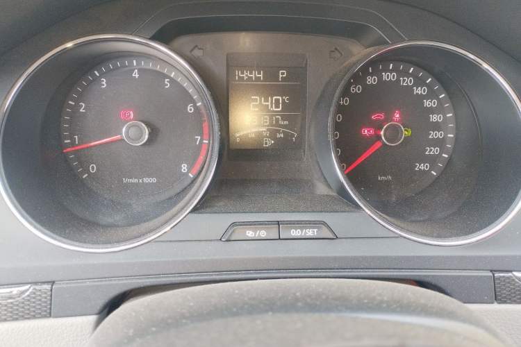 Used Volkswagen Bora 2014 1.6L Automatic Fashion Model Instrument Cluster