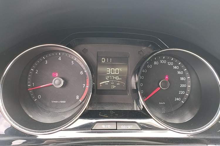 Used Volkswagen Bora 2014 1.6L Manual Comfort Model Instrument Cluster