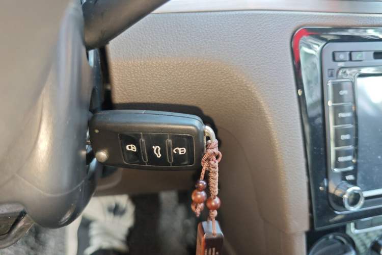 Used Volkswagen Bora 2014 1.6L Automatic Comfort Model Interior 1