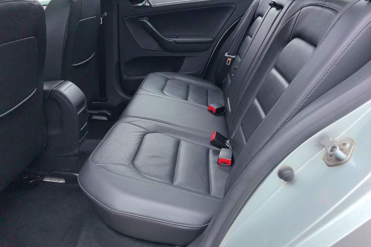 Used Volkswagen Bora 2014 1.6L Automatic Comfort Model Interior 1