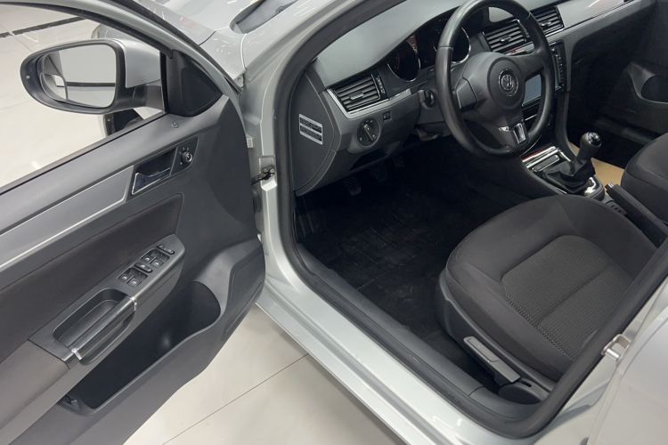 Used Volkswagen Bora 2014 1.6L Manual Fashion Edition Interior 1