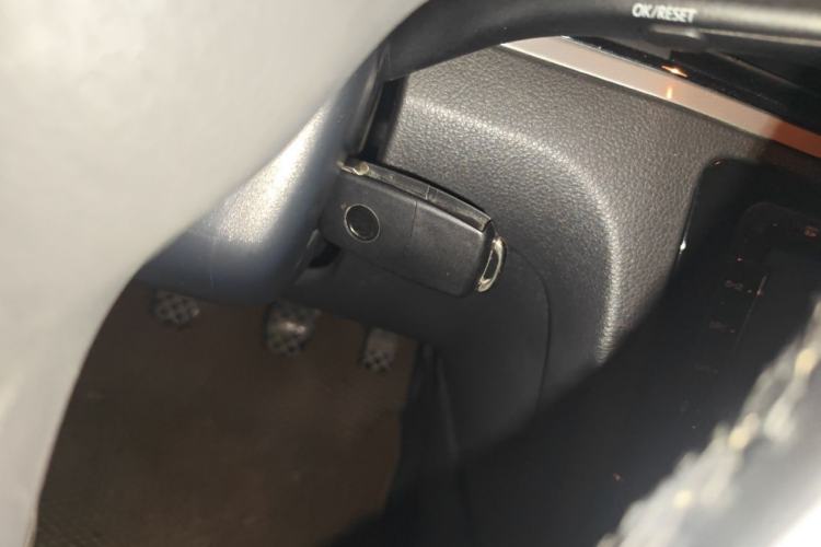 Used Volkswagen Bora 2014 1.6L Manual Fashion Edition Interior 1