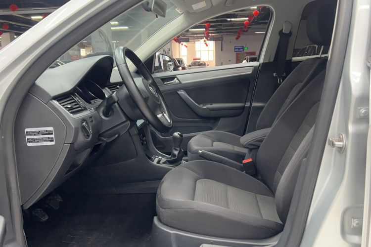Used Volkswagen Bora 2014 1.6L Manual Fashion Edition Interior 2