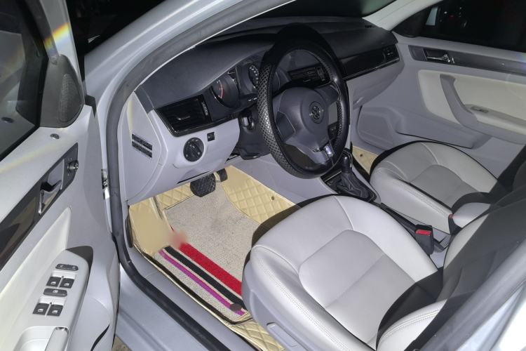 Used Volkswagen Bora 2014 1.6L Automatic Fashion Model Interior 2