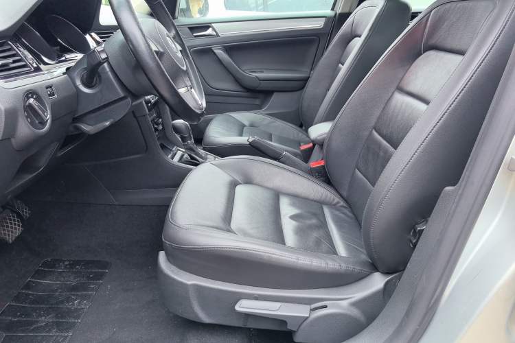 Used Volkswagen Bora 2014 1.6L Automatic Comfort Model Interior 4
