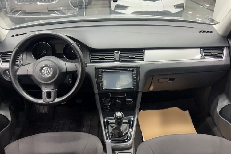 Used Volkswagen Bora 2014 1.6L Manual Fashion Edition Interior 4