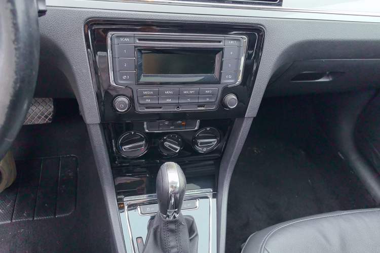 Used Volkswagen Bora 2014 1.6L Automatic Comfort Model Interior 6