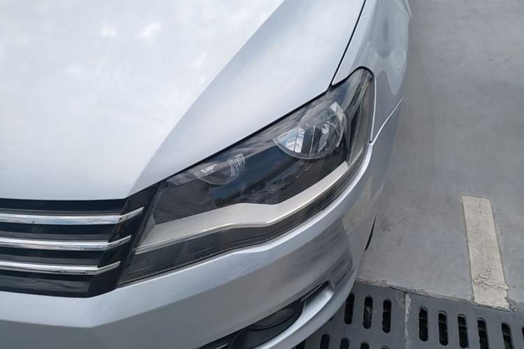 Used Volkswagen Bora 2014 1.6L Manual Comfort Model Left Front Headlight