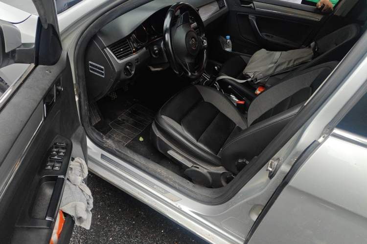 Used Volkswagen Bora 2014 1.6L Manual Comfort Model Left Front Seat