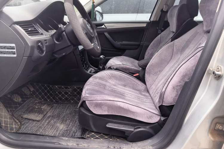 Used Volkswagen Bora 2014 1.6L Manual Fashion Edition Left Front Seat