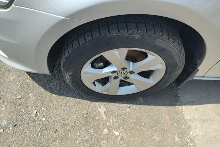 Used Volkswagen Bora 2014 1.6L Automatic Comfort Model Left Front Wheel Hub