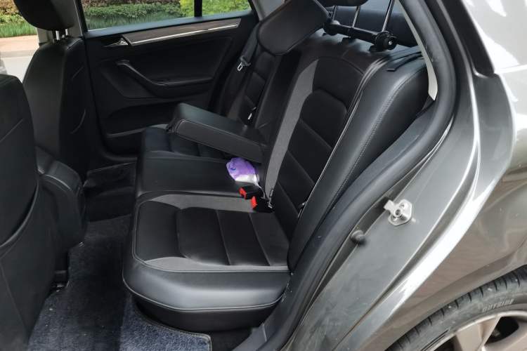 Used Volkswagen Bora 2014 1.6L Automatic Comfort Model Left Rear Seat